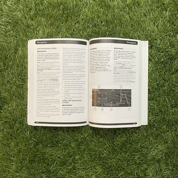 2018 Land Rover DISCOVERY Owners Manual - Picture 10 of 12